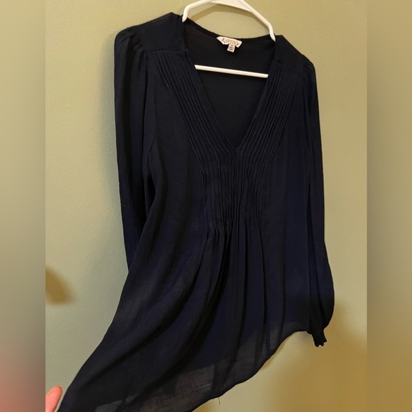 Nanette Lepore navy long sleeve front pleat blouse size medium - Picture 5 of 8